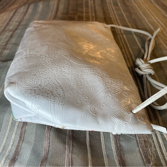 Carlos Falchi’s Rare Vintage White Leather Patchwork Fish Crossbody Bag - Picture 5 of 12